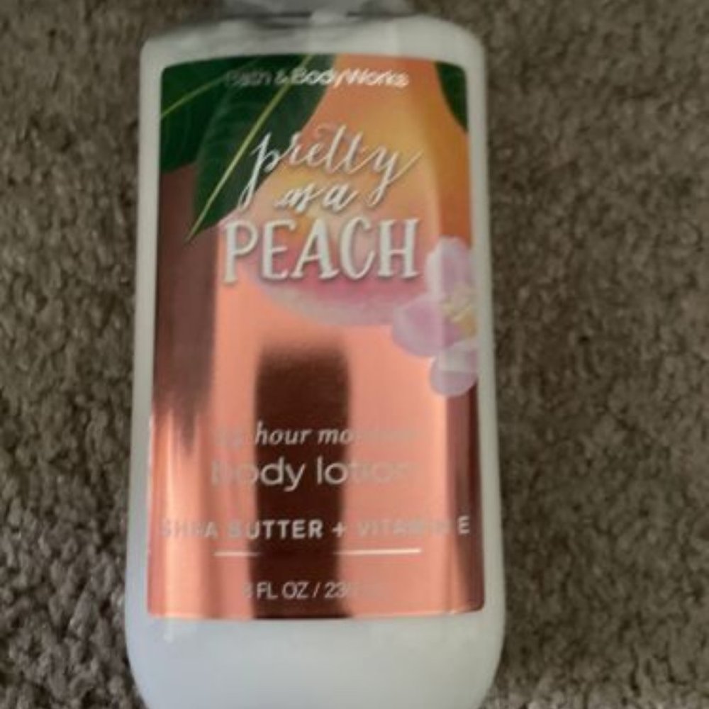Bed & Bath Works - Pretty as a Peach Body Lotion - 8OZ